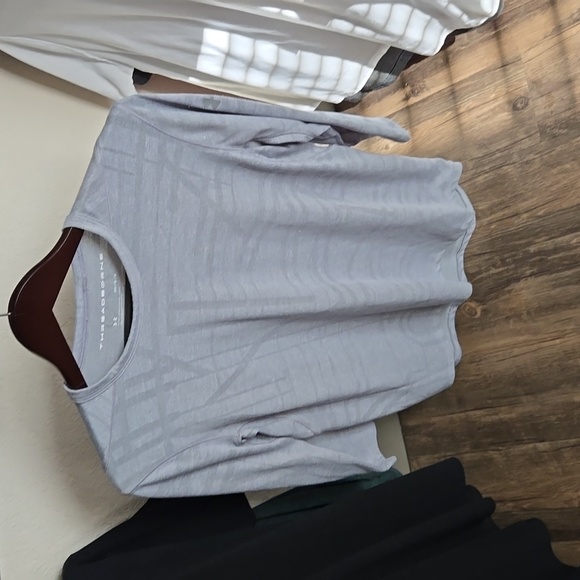 Under Armour Other - Under Armour Threadborne scooped hem 3/4 sleeve Grey. Medium fitted